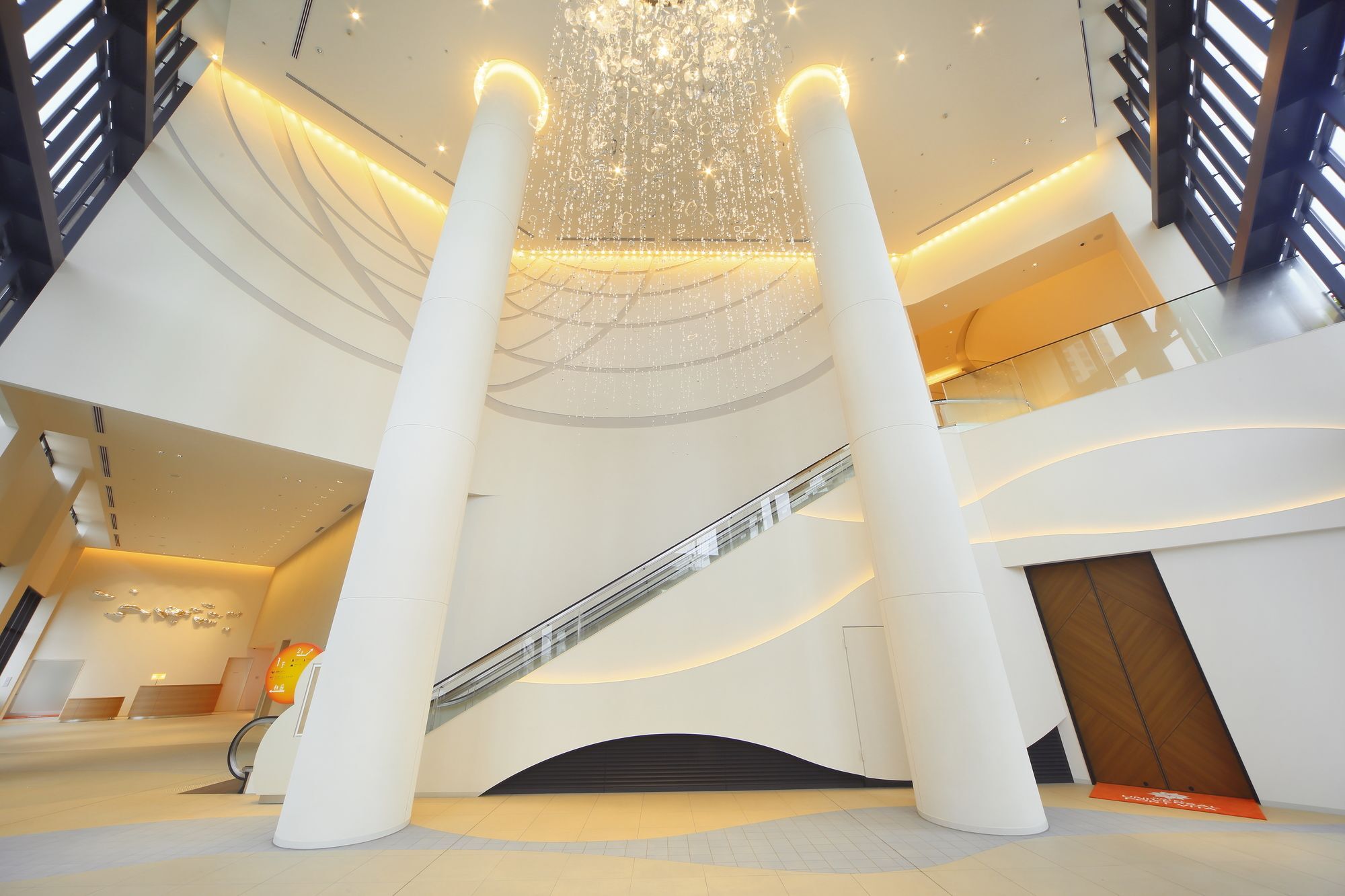 אוסקה Hotel Universal Port Vita מראה חיצוני תמונה